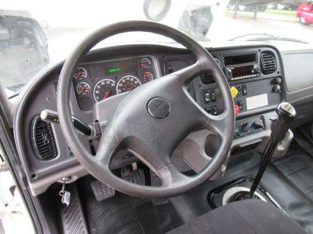 2017 Freightliner BUSINESS CLASS M2 106 17