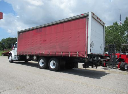 2017 Freightliner BUSINESS CLASS M2 106 4