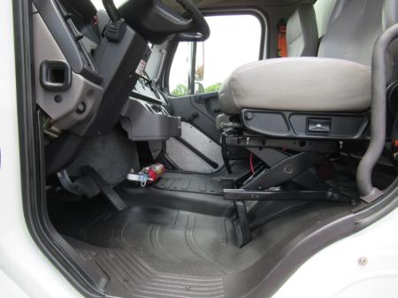 2017 Freightliner BUSINESS CLASS M2 106 8