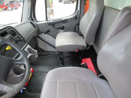 2017 Freightliner BUSINESS CLASS M2 106 9