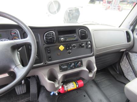 2017 Freightliner BUSINESS CLASS M2 106 10