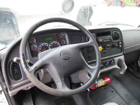 2017 Freightliner BUSINESS CLASS M2 106 11