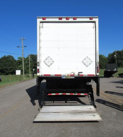 2017 Freightliner BUSINESS CLASS M2 106 18