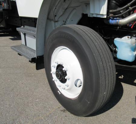2014 Freightliner BUSINESS CLASS M2 106 16