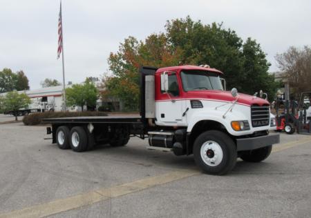 2006 Mack CV713 1