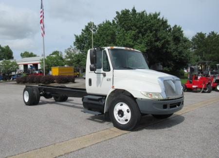 2004 International 4300 SBA 1