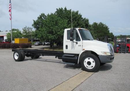 2004 International 4300 SBA 2