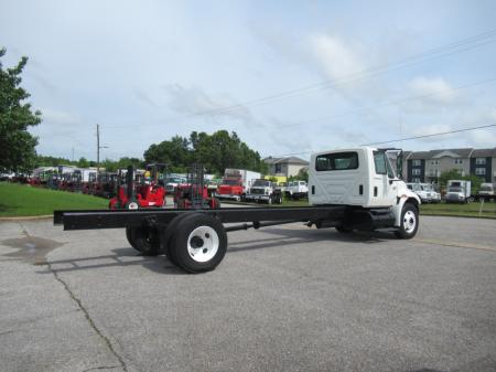 2004 International 4300 SBA 5