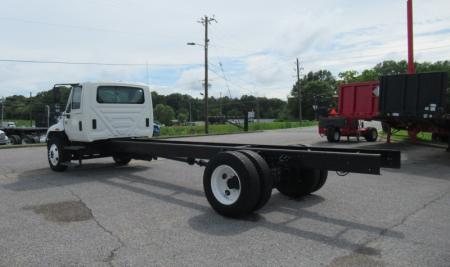 2004 International 4300 SBA 7