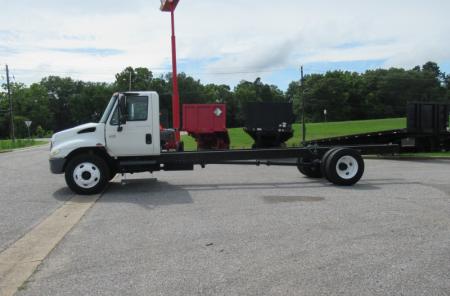 2004 International 4300 SBA 9