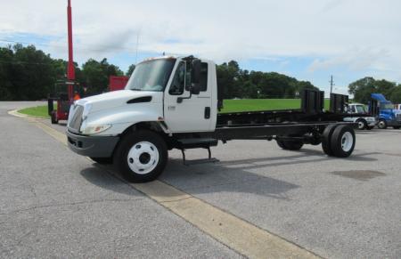2004 International 4300 SBA 10