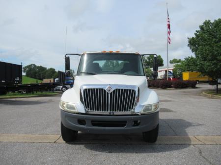 2004 International 4300 SBA 11