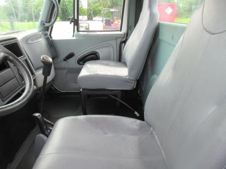 2004 International 4300 SBA 13