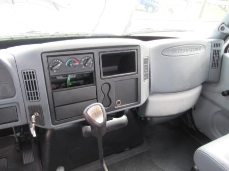 2004 International 4300 SBA 14