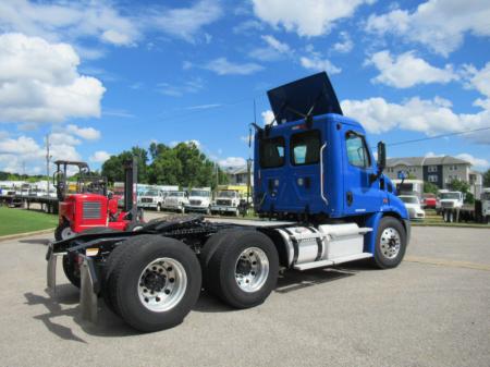 2016 Freightliner CASCADIA 113 6