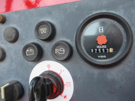 2005 Moffett LP5500 11