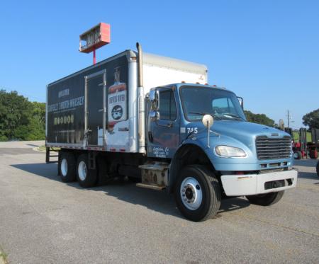 2017 Freightliner BUSINESS CLASS M2 106 1