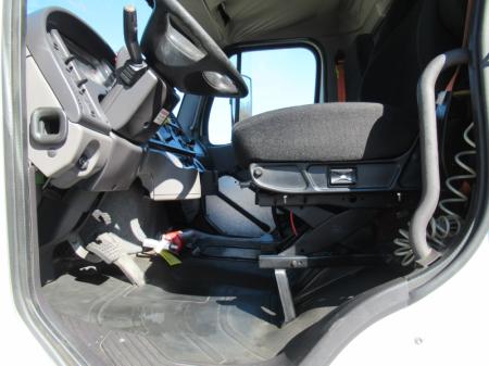 2020 Freightliner BUSINESS CLASS M2 106 9