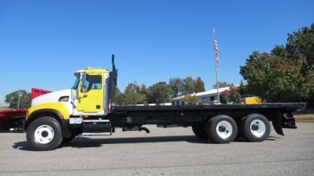 2005 Mack CV713 2