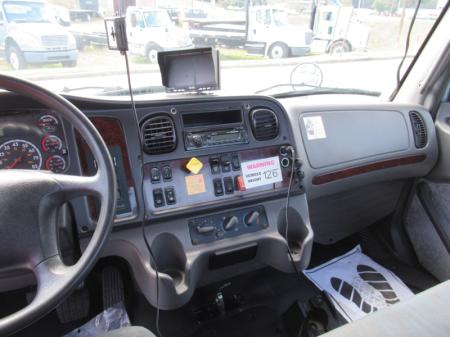 2015 Freightliner BUSINESS CLASS M2 106 12