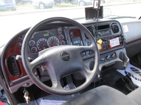 2015 Freightliner BUSINESS CLASS M2 106 13