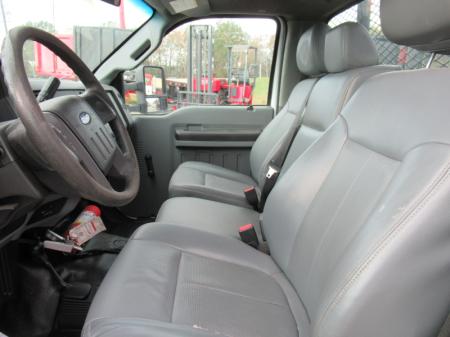2014 Ford F550 13
