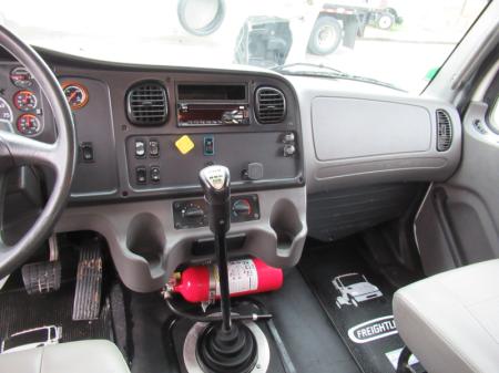 2018 Freightliner BUSINESS CLASS M2 106 10