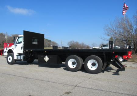 2016 Freightliner BUSINESS CLASS M2 106 2