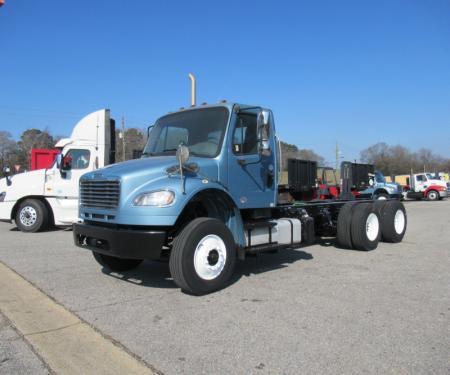 2017 Freightliner BUSINESS CLASS M2 106 2