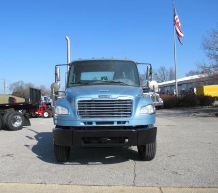 2017 Freightliner BUSINESS CLASS M2 106 3