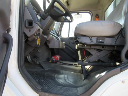 2017 Freightliner BUSINESS CLASS M2 106 7