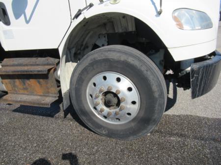 2017 Freightliner BUSINESS CLASS M2 106 18