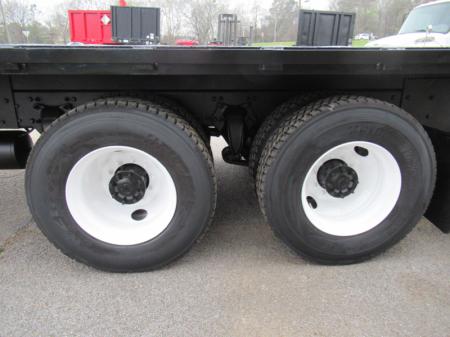 2015 Freightliner BUSINESS CLASS M2 106 16