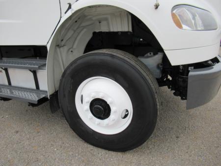 2015 Freightliner BUSINESS CLASS M2 106 18