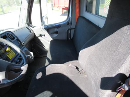 2017 Freightliner BUSINESS CLASS M2 106 9