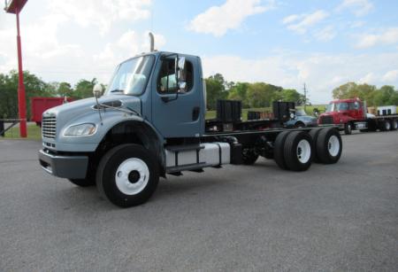 2016 Freightliner BUSINESS CLASS M2 106 8