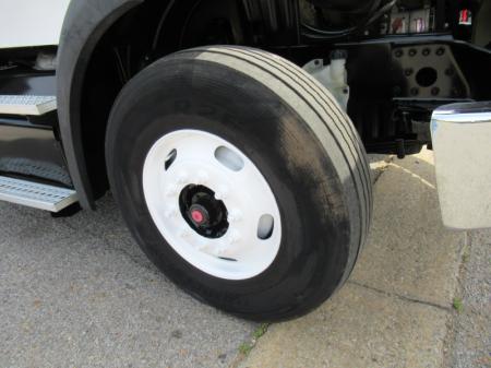 2017 Freightliner BUSINESS CLASS M2 112 13