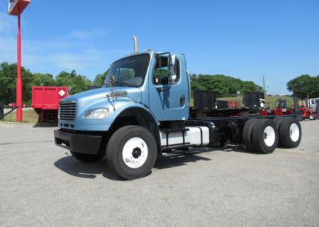 2016 Freightliner BUSINESS CLASS M2 106 1