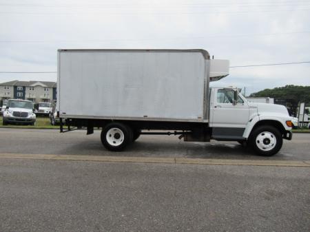 1999 Ford F800 7