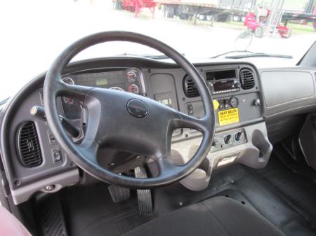 2015 Freightliner BUSINESS CLASS M2 106 13